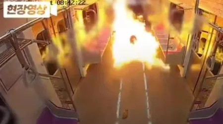 Homem incendeia vagão de metro em Seul após divórcio. Veja o momento