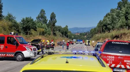 Motociclista morre numa colisão em Monção. Menino de 12 anos ficou ferido