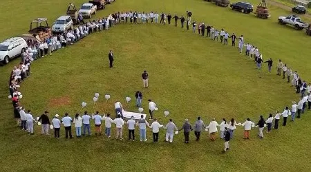 Vítimas de queda de balão no Brasil homenageadas uma semana após tragédia