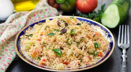 Receita de Jamie Oliver: A salada de cuscuz que pode comer quente ou fria