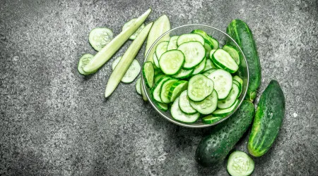 A salada simples de Jamie Oliver que é o acompanhamento perfeito no verão