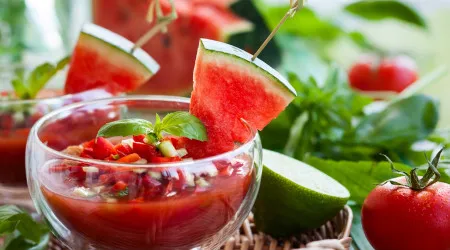 Salada, gaspacho e margarita: Três receitas refrescantes com melancia