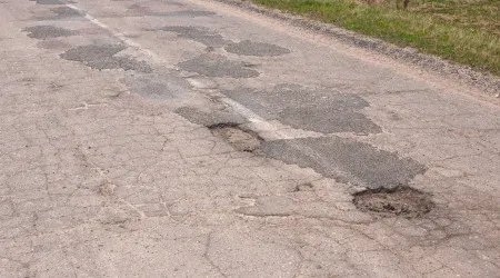 Acidente por condições da estrada. De quem é a culpa?