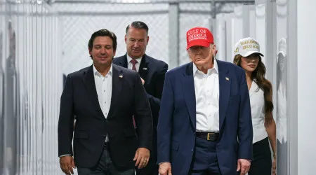 Trump troça de imigrantes que venham a ser detidos em "Alcatraz dos Jacarés"
