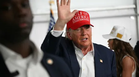Senado dos EUA aprova plano orçamental de Trump (à tangente)