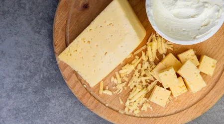 Comer queijo à noite pode causar pesadelos, afirma estudo