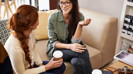 Estudo. Portugueses aguentam até 2,5 segundos de silêncio em conversas