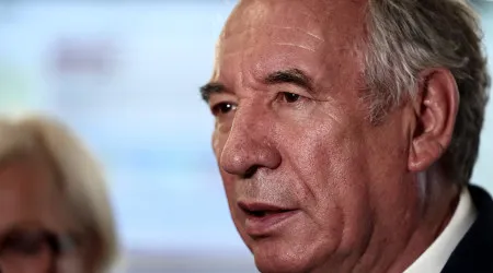 Primeiro-ministro de França criticado por violência em liceu católico