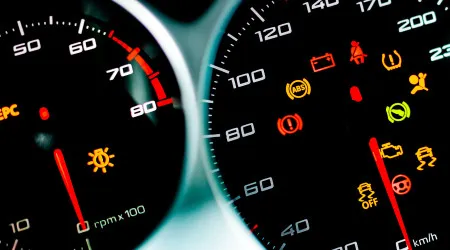 Estas luzes do carro podem indicar problemas. Sabe o que significam?