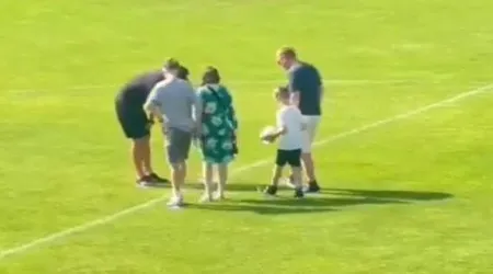 Adeptos Liverpool viajam até Paços de Ferreira para homenagear Diogo Jota