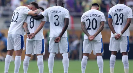 João Cancelo e Rúben Neves inconsoláveis após homenagem a Diogo Jota