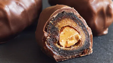 Tâmaras cobertas com chocolate negro: Uma delícia saudável e irresistível