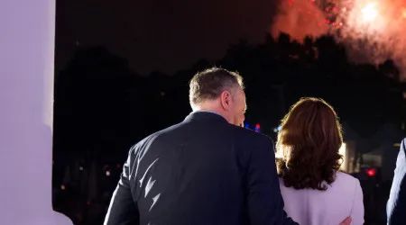 Kamala Harris fala em tempos "difíceis" no 4 de Julho... e é criticada