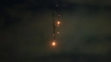 Kyiv anuncia ataque a base aérea russa enquanto se defende de 'drones'