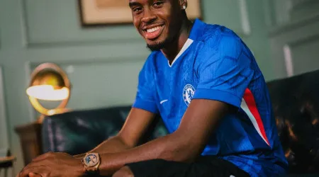 Oficial: Chelsea contrata Jamie Gittens ao Borussia Dortmund