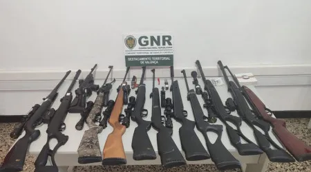 Homem constituído arguido pela GNR. Tinha na sua posse 18 armas ilegais