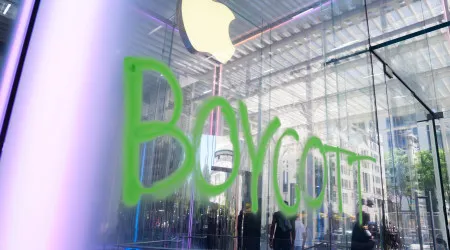 Ativistas climáticos pintam grafitis em loja da Apple de Nova Iorque