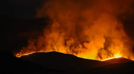 Bombeiros progridem na luta contra fogo na Califórnia. Dura há 5 dias