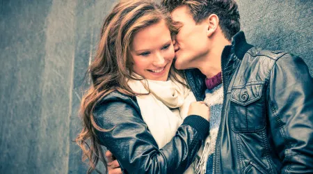 'Love bombing': Os signos que exageram nas promessas de amor 