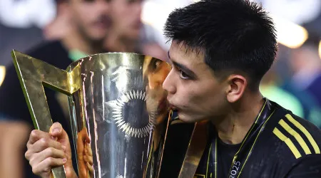 Jovem fez história do futebol mundial... mas não pode vir para a Europa