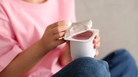 Pare de deitar fora aquele líquido dos iogurtes. Conheça os benefícios