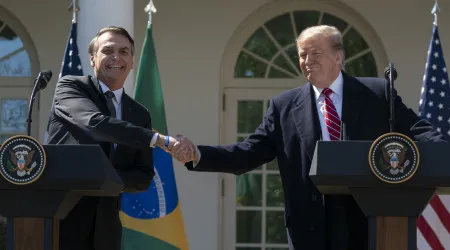 Trump fala em "caça às bruxas" a "amigo" Bolsonaro. Lula responde à letra