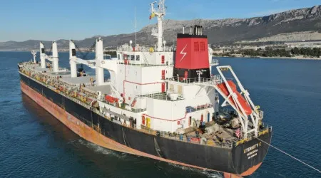 Dois marinheiros mortos em ataque a navio no mar Vermelho