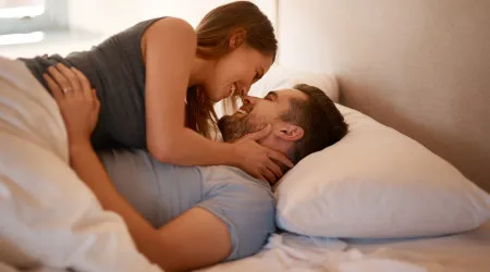 Estudo. Com que frequência um casal deve ter sexo para se sentir feliz