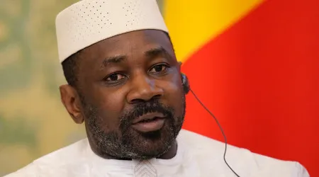 Líder da junta militar do Mali promulga lei que lhe dá mandato ilimitado