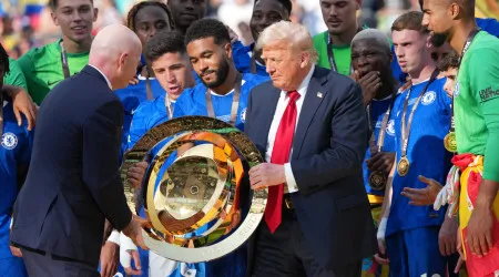 Troféu original do Mundial de Clubes fica com Trump. Chelsea leva réplica