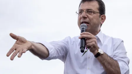 Autarca de Istambul condenado por "insultar" em público procurador-geral 