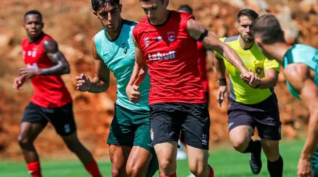 Santa Clara e Farense empatam a uma bola em jogo particular