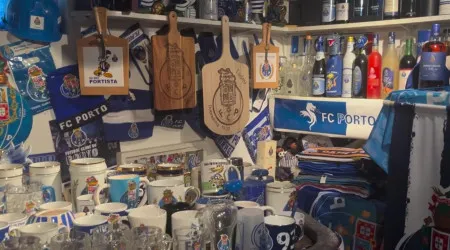 "Levo 1 mala e trago 3". Português nos EUA cria museu do FC Porto em casa