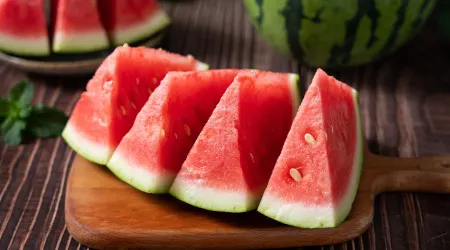 Gosta de melancia? Conheça os benefícios desta fruta de verão