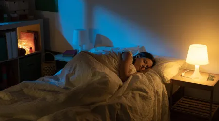 Dorme com uma luz acesa? Eis os riscos que tem de conhecer
