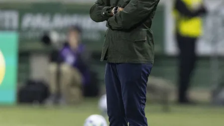 Palmeiras, de Abel, 'tropeça' frente ao Vitória e atrasa luta pelo título