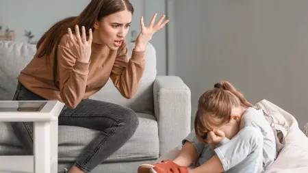 Estudo. Gritar com crianças "tem impacto duradouro" na saúde mental