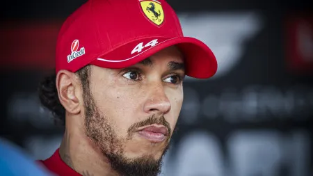 Hamilton garante que "ainda adora correr" após dizer sentir-se "inútil"