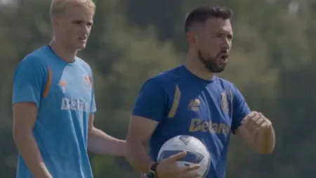 Farioli e Lucho González 'apertam' com o plantel em treino do FC Porto