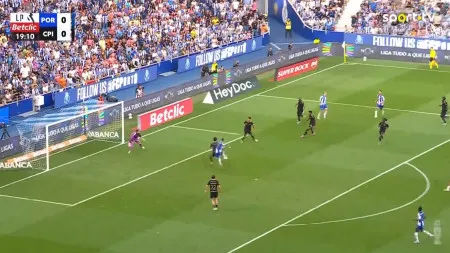 Foi desta forma que Borja Saínz fez o primeiro golo do FC Porto no Dragão