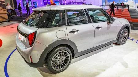 Testámos o MINI Cooper C 1.5, um clássico muito moderno