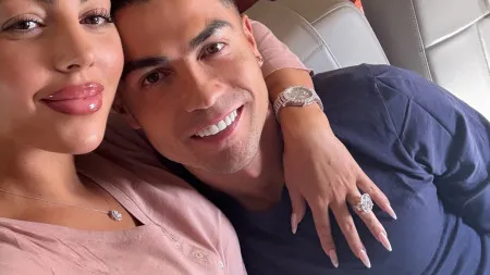 Georgina Rodríguez partilha novas fotos com anel de noivado... e Ronaldo