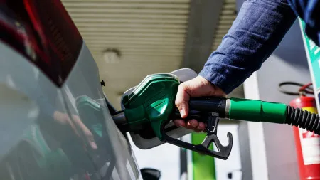 Cientistas criam método para transformar resíduos plásticos em gasolina