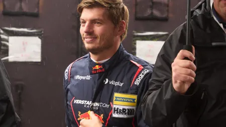 Verstappen passou no 'exame' e já tem licença para correr no Nordschleife