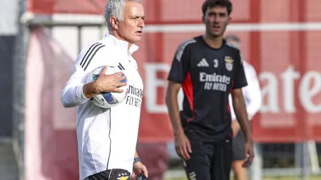 De volta a 'casa'. Eis a primeira publicação de José Mourinho no Benfica