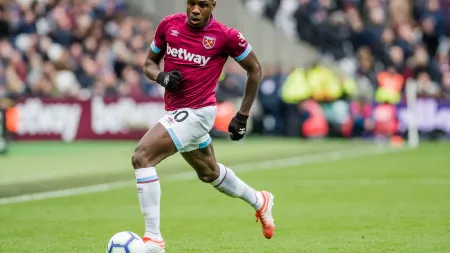 Ferrari desfeito de ex-futebolista da Premier League esteve à venda
