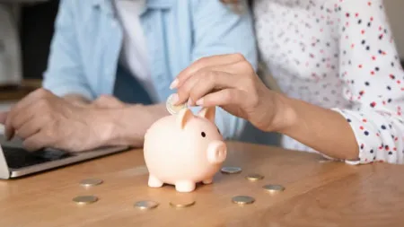 Poupança mensal de 275 euros: Como o João e a Carla consolidaram os seus créditos 