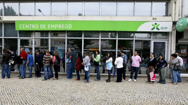 
                    Número de desempregados nos centros de emprego recua 8,7% em maio
                