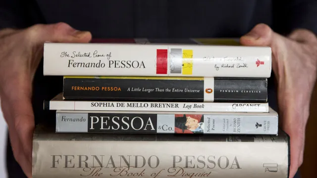 
                    Estado exerce preferência sobre manuscritos de Pessoa e outros autores
                