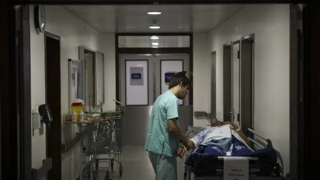 
                    Bruxelas processa Portugal por regras de enfermeiros e farmacêuticos
                